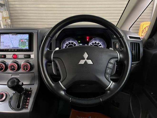 デリカＤ：５　Ｇパワーパッケージ　本州仕入　禁煙車　寒冷地仕様　ＭＫＷ１６ＡＷ＋ヨコハマホワイトレター　新品ＪＡＯＳブラックマッドガード　純正１８ＡＷ＋スタッドレスタイヤ付　アルパインリアフリップダウンモニター　ドライブレコーダー 4WD 2400 5Dr