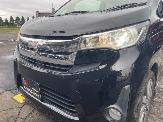 eKカスタムＴ　４ＷＤ　ターボ　バックカメラ　ＥＴＣ　オートライト　ＨＩＤ　スマートキー　電動格納ミラー　シートヒーター　ベンチシート　ＣＶＴ　盗難防止システム　ＡＢＳ　　衝突安全ボディ　エアコン　パワーステアリング 4WD 660 5Dr