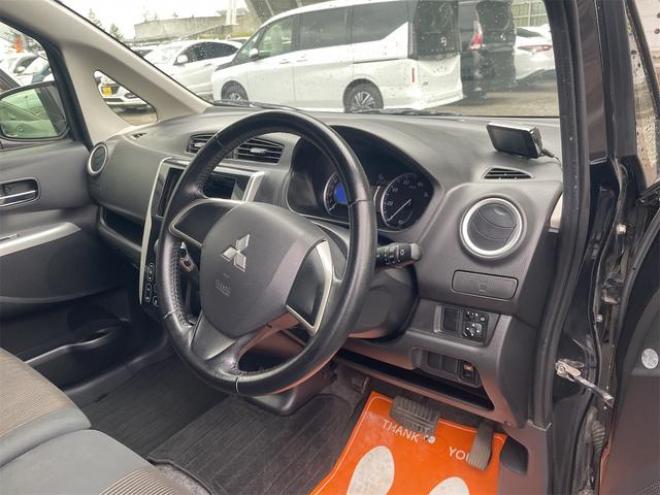 eKカスタムＴ　４ＷＤ　ターボ　バックカメラ　ＥＴＣ　オートライト　ＨＩＤ　スマートキー　電動格納ミラー　シートヒーター　ベンチシート　ＣＶＴ　盗難防止システム　ＡＢＳ　　衝突安全ボディ　エアコン　パワーステアリング 4WD 660 5Dr