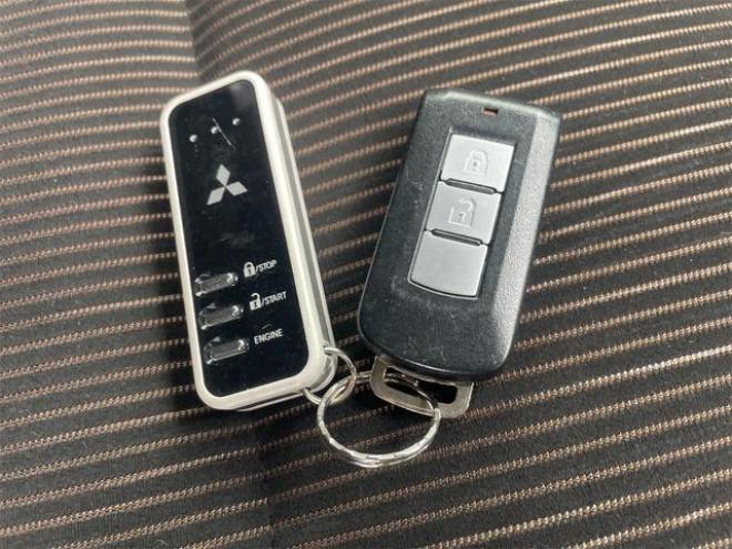 eKカスタムＴ　４ＷＤ　ターボ　バックカメラ　ＥＴＣ　オートライト　ＨＩＤ　スマートキー　電動格納ミラー　シートヒーター　ベンチシート　ＣＶＴ　盗難防止システム　ＡＢＳ　　衝突安全ボディ　エアコン　パワーステアリング 4WD 660 5Dr
