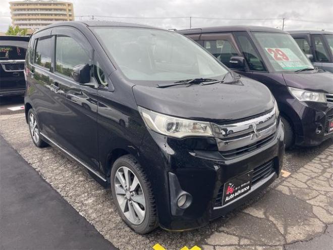 eKカスタムＴ　４ＷＤ　ターボ　バックカメラ　ＥＴＣ　オートライト　ＨＩＤ　スマートキー　電動格納ミラー　シートヒーター　ベンチシート　ＣＶＴ　盗難防止システム　ＡＢＳ　　衝突安全ボディ　エアコン　パワーステアリング 4WD 660 5Dr