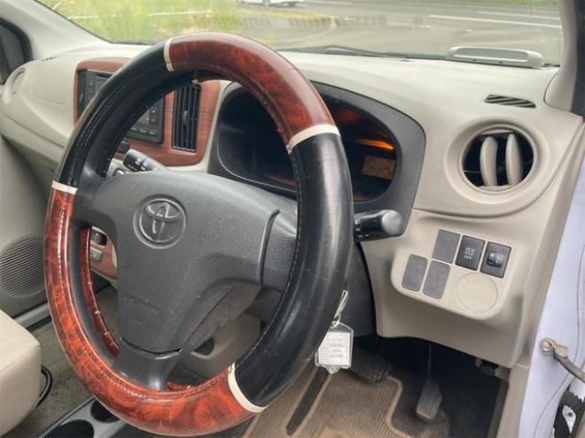 ピクシスエポックＬｆ　４ＷＤ　アイドリングストップ　ＣＶＴ　ＡＢＳ　ＣＤ　衝突安全ボディ　エアコン　パワーステアリング　パワーウィンドウ 4WD 660 5Dr