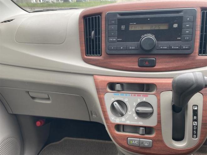 ピクシスエポックＬｆ　４ＷＤ　アイドリングストップ　ＣＶＴ　ＡＢＳ　ＣＤ　衝突安全ボディ　エアコン　パワーステアリング　パワーウィンドウ 4WD 660 5Dr