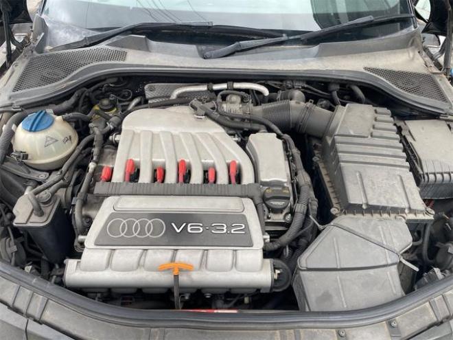 アウディＴＴクーペ ３．２クワトロ　４ＷＤ　ドライブレコーダー　ＥＴＣ　バックカメラ　ＴＶ　クリアランスソナー　ＡＴ　ＨＩＤ　シートヒーター　アルミホイール　パワーシート　盗難防止システム　ＡＢＳ　エアコン　パワーステアリング 4WD 3200 クーペDr
