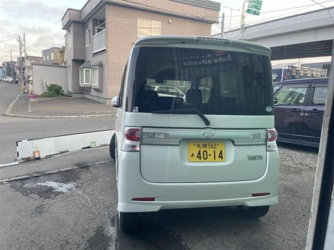 タントカスタムＲＳ　４ＷＤ　ＥＴＣ　電動スライドドア　ナビ　ＴＶ　ＨＩＤ　スマートキー　ターボ　ＣＶＴ　盗難防止システム　ＡＢＳ　アルミホイール　衝突安全ボディ　エアコン　パワーステアリング　パワーウィンドウ 4WD 660 5Dr