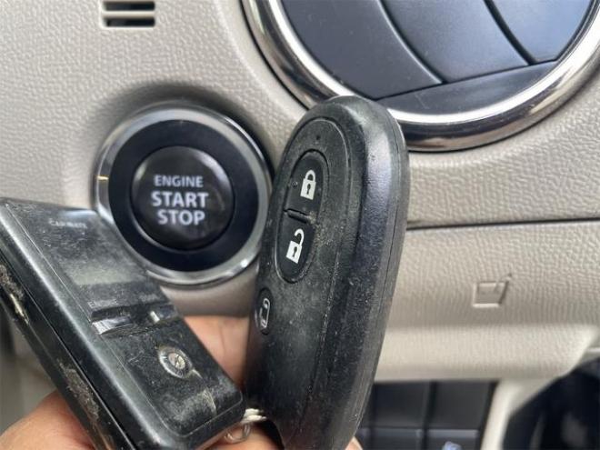 パレットＴ　４ＷＤ　両側スライド・片側電動　ナビ　ＴＶ　スマートキー　シートヒーター　ＣＶＴ　盗難防止システム　ＡＢＳ　アルミホイール　衝突安全ボディ　エアコン　パワーステアリング　パワーウィンドウ 2WD 660 5Dr