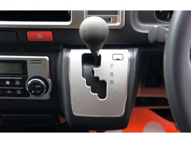 ハイエース2.7 グランドキャビン 4WD　令和8年2月登録　登録済未使用車 走行7キロ　パノラミックビューモニター デジタルインナーミラー　LEDヘッドランプ　LEDフォグランプ　ベージュメタリック　メーカー保証付 登録済未使用車 2700
