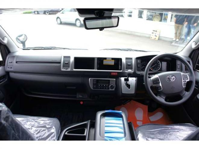 ハイエース2.7 グランドキャビン 4WD　令和8年2月登録　登録済未使用車 走行7キロ　パノラミックビューモニター デジタルインナーミラー　LEDヘッドランプ　LEDフォグランプ　ベージュメタリック　メーカー保証付 登録済未使用車 2700