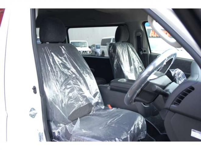 ハイエースファインテックツアラー4WD　R8.1登録済未使用車　デジタルインナーミラー　パノラミックビューモニター　寒冷地仕様　セカンドシート&サードシートオットマン付きキャプテンシート　10人乗り 登録済未使用車 2700
