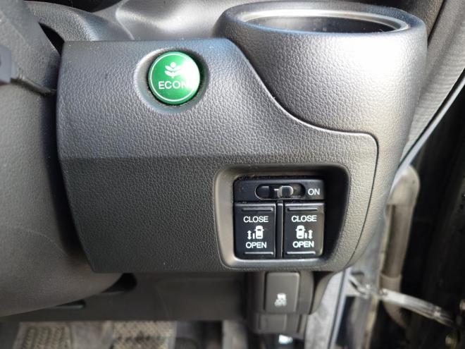 N-BOX カスタムGターボSSパッケージ　ユーザー買取車　当店販売車両　社外ナビ・TV・バックカメラ　Bluetooth　エンジンスターター　ドラレコ前後　プッシュスタート　ETC　オートライト機能　ドアバイザー　タイミングチェーン　JC08モード燃費18.2km/リットル　4WD 660 5Dr