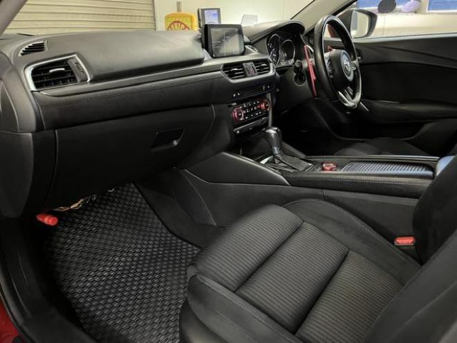 アテンザワゴンＸＤ　プロアクティブ　本州仕入　寒冷地仕様　禁煙車　ヘッドアップディスプレイ　スカイアクティブディーゼルターボ　クルーズコントロール　ワーウィック１７インチＡＷ　社外１７ＡＷ＋スタッドレスタイヤ付　エンジンスターター 4WD 2200 5Dr