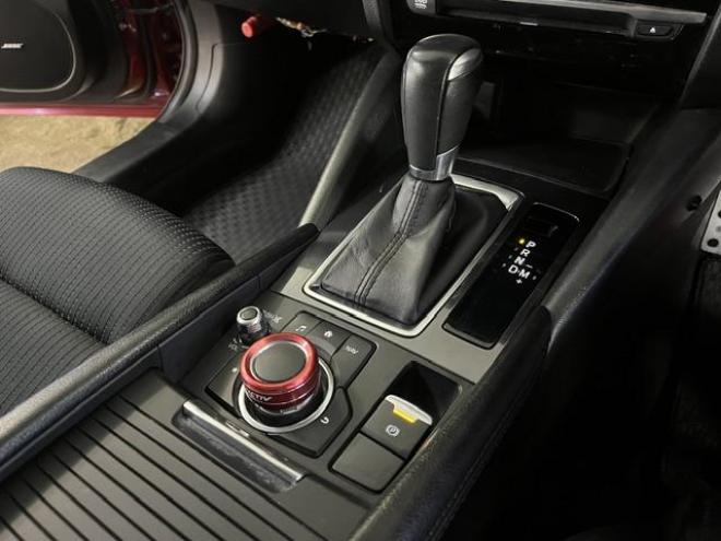 アテンザワゴンＸＤ　プロアクティブ　本州仕入　寒冷地仕様　禁煙車　ヘッドアップディスプレイ　スカイアクティブディーゼルターボ　クルーズコントロール　ワーウィック１７インチＡＷ　社外１７ＡＷ＋スタッドレスタイヤ付　エンジンスターター 4WD 2200 5Dr