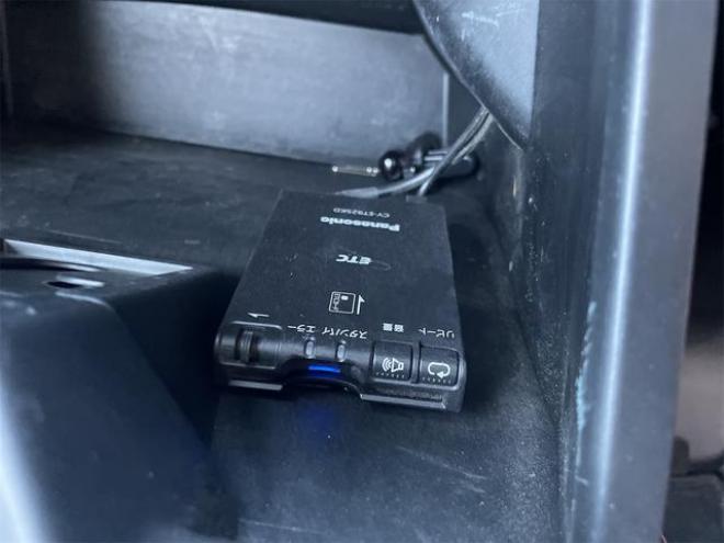 N-BOXカスタム Ｇ・Ｌパッケージ　４ＷＤ　ドライブレコーダー　ＥＴＣ　両側スライド・片側電動　ＨＩＤ　スマートキー　アイドリングストップ　ベンチシート　ＣＶＴ　盗難防止システム　ＡＢＳ　ＥＳＣ　アルミホイール　エアコン 4WD 660 5Dr