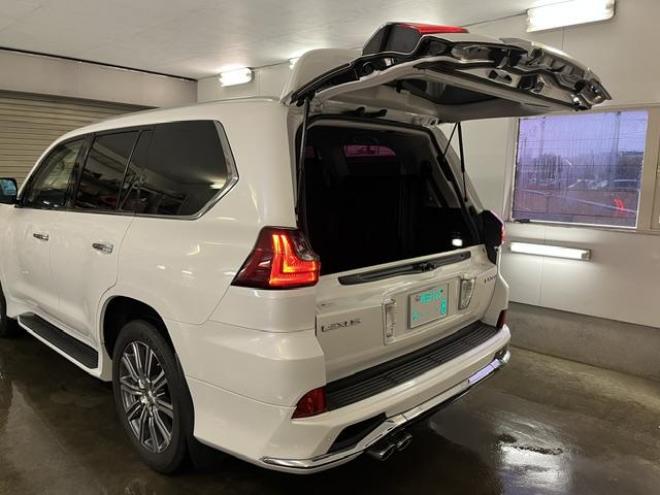 レクサスＬＸ５７０　本州仕入　寒冷地仕様　禁煙車　社外セキュリティ　マークレビンソン　純正２１インチＡＷ　社外１８ＡＷ＋スタッドレスタイヤ付　純正ブラックレザーシート　ヘッドアップディスプレイ　全方位パノラミックビュー 4WD 5700 5Dr