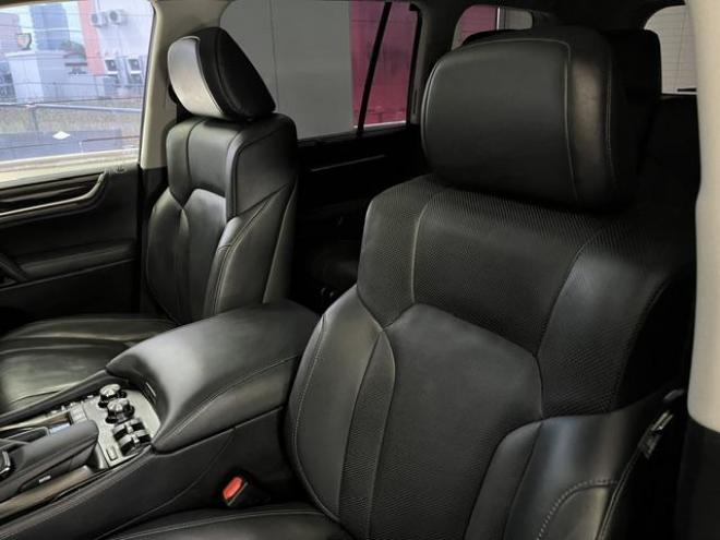 レクサスＬＸ５７０　本州仕入　寒冷地仕様　禁煙車　社外セキュリティ　マークレビンソン　純正２１インチＡＷ　社外１８ＡＷ＋スタッドレスタイヤ付　純正ブラックレザーシート　ヘッドアップディスプレイ　全方位パノラミックビュー 4WD 5700 5Dr