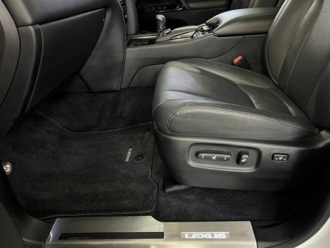 レクサスＬＸ５７０　本州仕入　寒冷地仕様　禁煙車　社外セキュリティ　マークレビンソン　純正２１インチＡＷ　社外１８ＡＷ＋スタッドレスタイヤ付　純正ブラックレザーシート　ヘッドアップディスプレイ　全方位パノラミックビュー 4WD 5700 5Dr