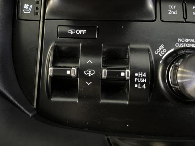 レクサスＬＸ５７０　本州仕入　寒冷地仕様　禁煙車　社外セキュリティ　マークレビンソン　純正２１インチＡＷ　社外１８ＡＷ＋スタッドレスタイヤ付　純正ブラックレザーシート　ヘッドアップディスプレイ　全方位パノラミックビュー 4WD 5700 5Dr