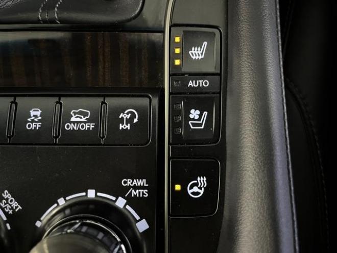 レクサスＬＸ５７０　本州仕入　寒冷地仕様　禁煙車　社外セキュリティ　マークレビンソン　純正２１インチＡＷ　社外１８ＡＷ＋スタッドレスタイヤ付　純正ブラックレザーシート　ヘッドアップディスプレイ　全方位パノラミックビュー 4WD 5700 5Dr