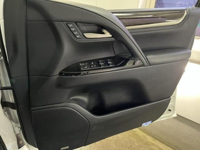 レクサスＬＸ５７０　本州仕入　寒冷地仕様　禁煙車　社外セキュリティ　マークレビンソン　純正２１インチＡＷ　社外１８ＡＷ＋スタッドレスタイヤ付　純正ブラックレザーシート　ヘッドアップディスプレイ　全方位パノラミックビュー 4WD 5700 5Dr