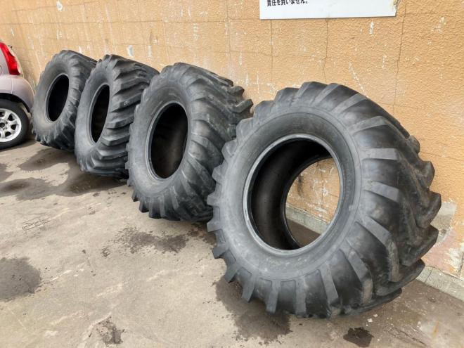 その他WA80/ZW80クラス　タイヤショベル中古タイヤ4本セット　17.5/65-20