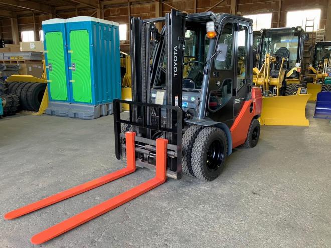 フォークリフトトヨタ　中古　8FDL25　建機