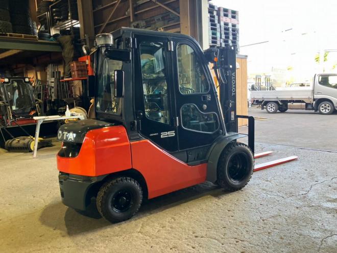 フォークリフトトヨタ　中古　8FDL25　建機