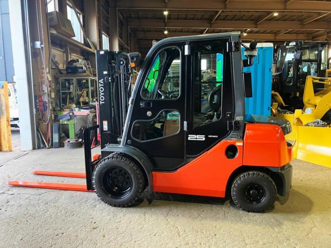 フォークリフトトヨタ　中古　8FDL25　建機