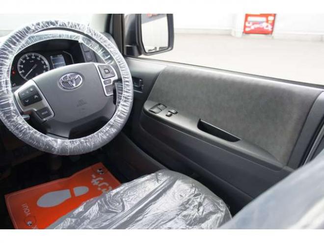 ハイエースファインテックツアラー4WD　R8.1登録済未使用車　デジタルインナーミラー　パノラミックビューモニター　寒冷地仕様　セカンドシート&サードシートオットマン付きキャプテンシート　10人乗り 登録済未使用車 2700