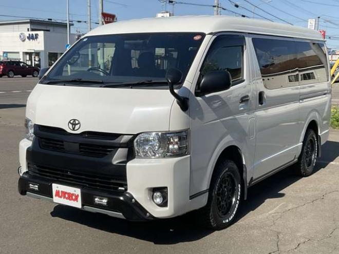 ハイエースバン2.7 スーパーGL ダークプライムII ワイド ミドルルーフ ロングボディ 4WD　TOYOオープンカントリーR/Tタイヤ　ナイトロパワーM29スティンガー16インチAW　ワンオーナー　両側パワースライドドア　ETC　Pivot製オートクルーズ付きスロコン　Tom's製テールライト　JAOS リヤスキッドバー 2700