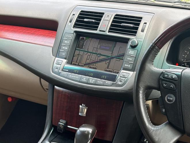 クラウン3.0ロイヤルサルーンi-Four 4WD　ローンが不安な方＜優遇ローン＞　純正ナビTV　クルーズコントロール　HID 4WD 3000 5Dr