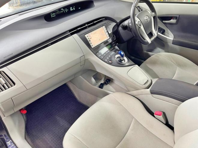 プリウス1.8S LEDエディション 5年保証 スマキー ナビTV Bカメ ETC 夏冬タイヤ自社認証工場 車検整備2年付 寒冷地仕様 禁煙