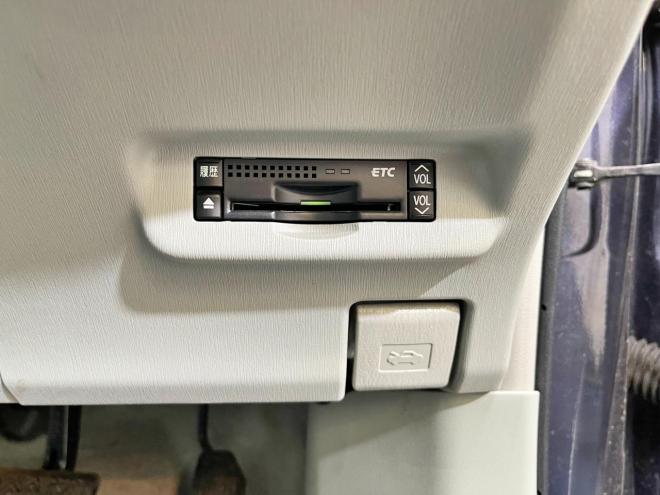 プリウス1.8S LEDエディション 5年保証 スマキー ナビTV Bカメ ETC 夏冬タイヤ自社認証工場 車検整備2年付 寒冷地仕様 禁煙