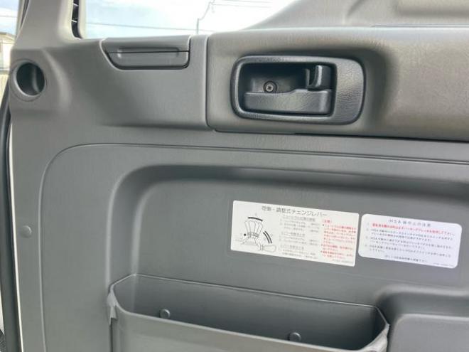 フォワードベースグレード　積載量２７００ｋｇ　荷台アルミ　荷台長さ５．３ｍ　巾２．１２ｍ　深さ１．４ｍ 2WD 7800(D) 2Dr