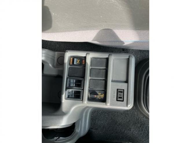 フォワードベースグレード　積載量２７００ｋｇ　荷台アルミ　荷台長さ５．３ｍ　巾２．１２ｍ　深さ１．４ｍ 2WD 7800(D) 2Dr