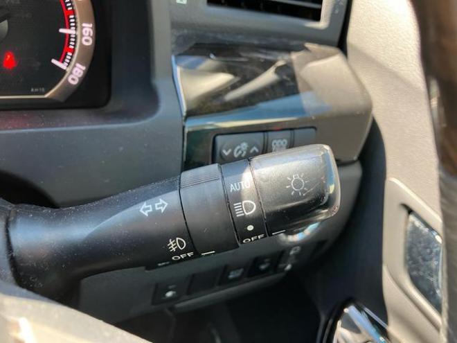 ヴェルファイア２．４Ｚ　ゴールデンアイズＩＩ　４ＷＤ　後期型　社外２０インチアルミ　社外エアロ　社外ＴＶ付ナビ　後席モニタ　ＥＴＣ　両側パワスラ　１００Ｖ電源　ツインモニタ　オートバックドア（北海道） 4WD 2400 5Dr