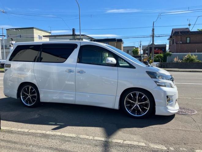 ヴェルファイア２．４Ｚ　ゴールデンアイズＩＩ　４ＷＤ　後期型　社外２０インチアルミ　社外エアロ　社外ＴＶ付ナビ　後席モニタ　ＥＴＣ　両側パワスラ　１００Ｖ電源　ツインモニタ　オートバックドア（北海道） 4WD 2400 5Dr