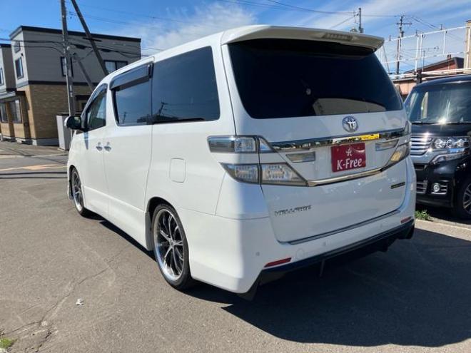 ヴェルファイア２．４Ｚ　ゴールデンアイズＩＩ　４ＷＤ　後期型　社外２０インチアルミ　社外エアロ　社外ＴＶ付ナビ　後席モニタ　ＥＴＣ　両側パワスラ　１００Ｖ電源　ツインモニタ　オートバックドア（北海道） 4WD 2400 5Dr