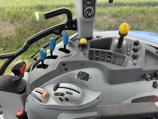 トラクターニューホランド T5.105 105馬力 自社使用トラクター