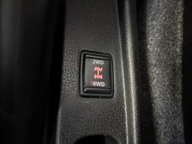 ノートＸ　ＦＯＵＲ　禁煙車　純正ナビ　フルセグ地デジ　Ｂｌｕｅｔｏｏｔｈオーディオ　バックカメラ　純正エンジンスターター　インテリジェントキー　純正１５インチＡＷ　スタッドレスタイヤ付　タイミングチェーン車 4WD 1200 5Dr