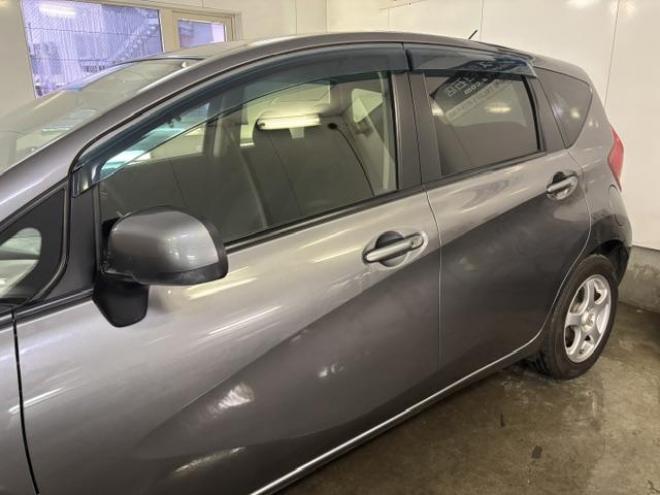 ノートＸ　ＦＯＵＲ　禁煙車　純正ナビ　フルセグ地デジ　Ｂｌｕｅｔｏｏｔｈオーディオ　バックカメラ　純正エンジンスターター　インテリジェントキー　純正１５インチＡＷ　スタッドレスタイヤ付　タイミングチェーン車 4WD 1200 5Dr