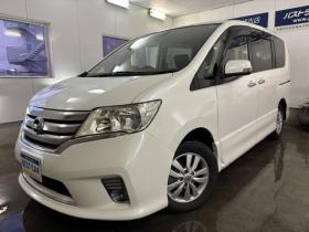 セレナ　ハイウェイスター　禁煙車　寒冷地仕様　両側パワースライドドア　純正エアロ　純正１５インチＡＷ　社外１５ＡＷ＋スタッドレスタイヤ付　カロッツェリアディスプレイオーディオ　ＤＶＤ再生　ＡＵＸ再生　純正エンジンスターター 4WD 2000 5Dr