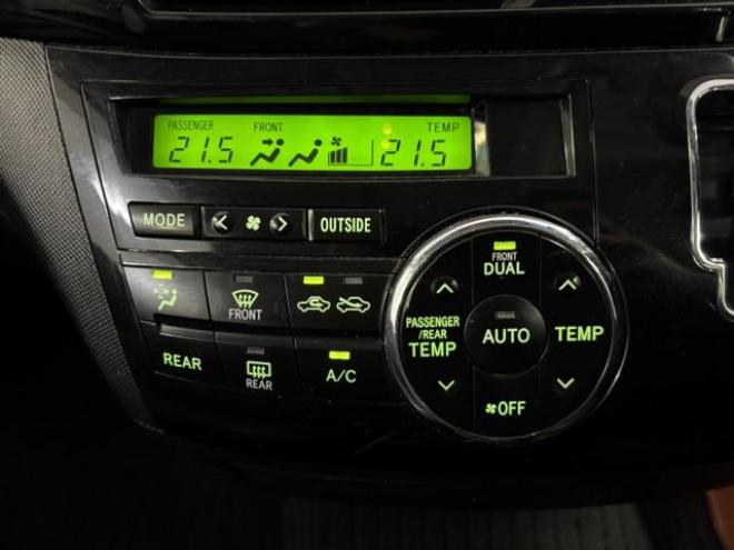 エスティマアエラス　プレミアムエディション　本州仕入　寒冷地仕様　禁煙車　アルパインビッグＸナビ　Ｂｌｕｅｔｏｏｔｈ　アルパイン製リアフリップダウンモニター　両側パワースライドドア　純正１８インチＡＷ　社外１６ＡＷ＋スタッドレスタイヤ付　ＥＴＣ 4WD 2400 5Dr