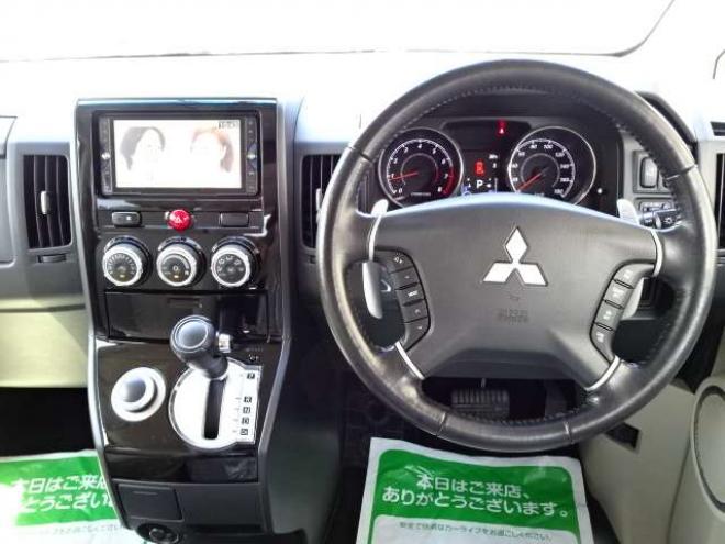 デリカD：5 2.4 G パワーパッケージ 4WD　本州車　保証1年/走行距離無制限　4WD　両側パワースライドドア　純正ナビ　地デジ　バックカメラ　フリップダウンモニター　ビルトインETC　18インチアルミホイール　純正HID　前後ドライブレコーダー 2400