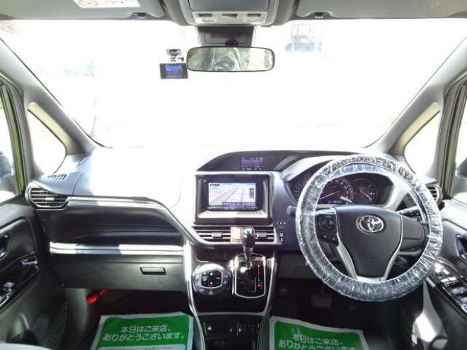 エスクァイア2.0 Gi 4WD　本州車　保証1年/走行距離無制限　4WD　セーフティセンス　両側パワースライドドア　社外ナビ　バックカメラ　本革シート　前席シートヒーター　アイドリングストップ　ビルトインETC　LEDヘッドライト　冬タイヤ付 2000