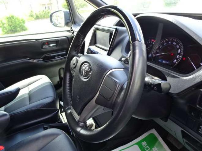 エスクァイア2.0 Gi 4WD　本州車　保証1年/走行距離無制限　4WD　セーフティセンス　両側パワースライドドア　社外ナビ　バックカメラ　本革シート　前席シートヒーター　アイドリングストップ　ビルトインETC　LEDヘッドライト　冬タイヤ付 2000
