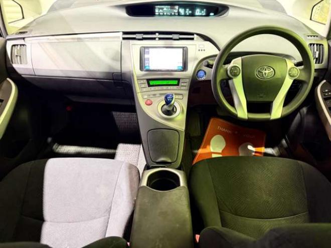 プリウスPHV1.8 S　防錆塗装TVナビBカメ 2WD 1800