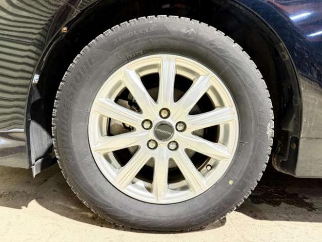 プリウスPHV1.8 S　防錆塗装TVナビBカメ 2WD 1800
