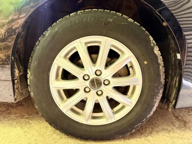 プリウスPHV1.8 S　防錆塗装TVナビBカメ 2WD 1800