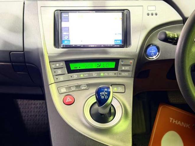 プリウスPHV1.8 S　防錆塗装TVナビBカメ 2WD 1800