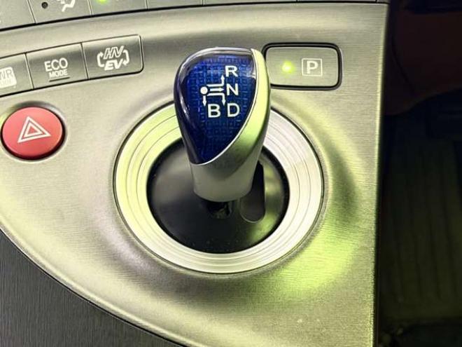 プリウスPHV1.8 S　防錆塗装TVナビBカメ 2WD 1800